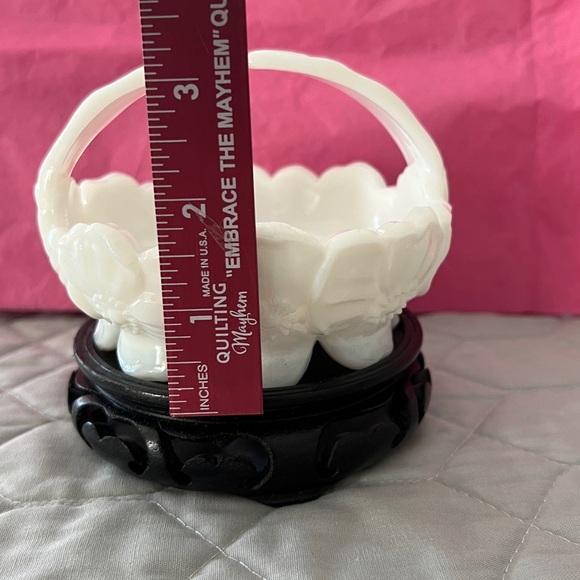 Milk Glass Dogwood Basket - candies-jewelry - Picture 4 of 6
